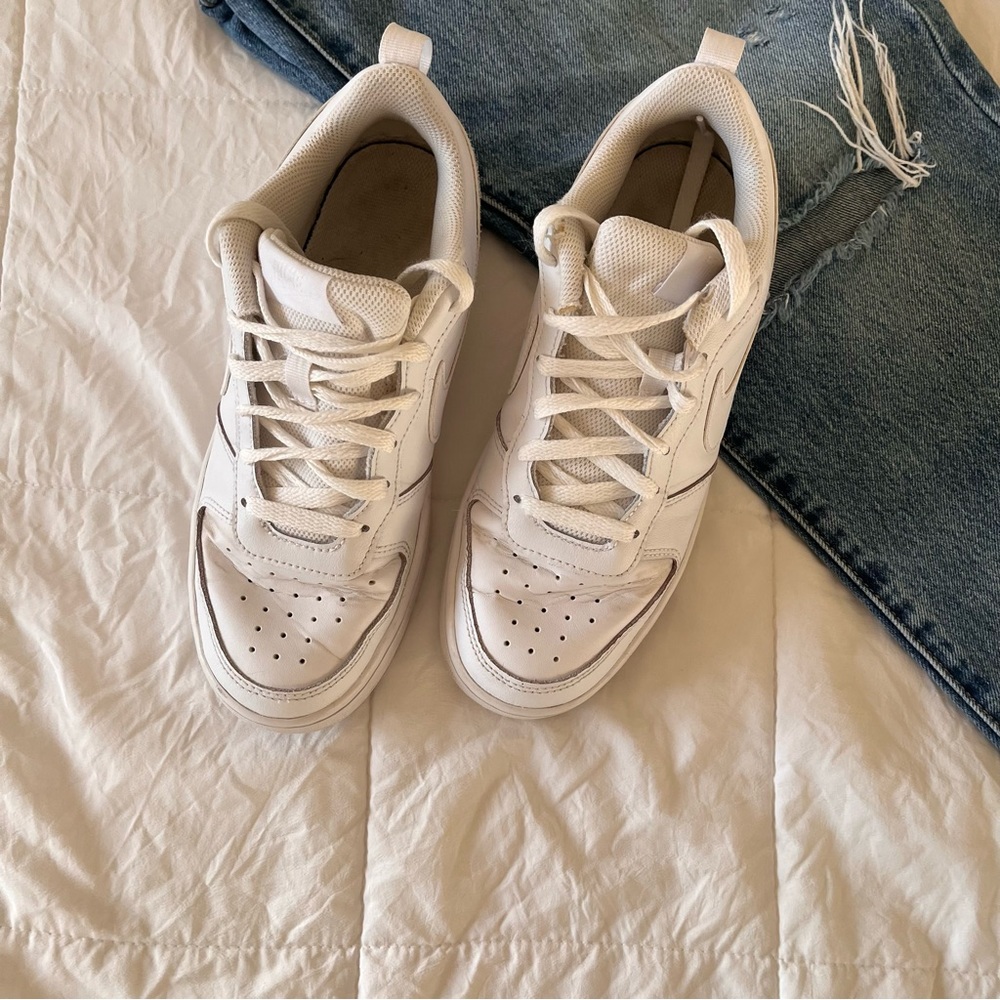Nike Shoes White Low Top Size 6 - Picture 3 of 10